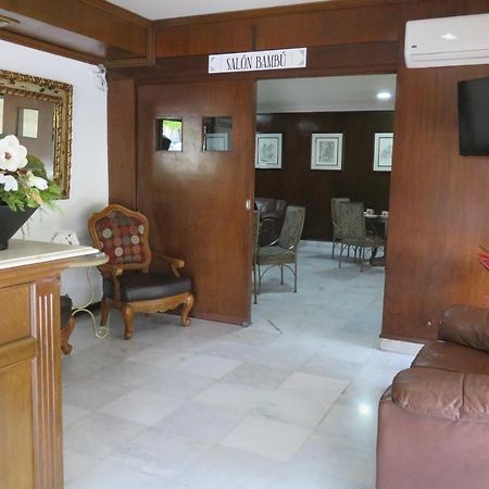 Hotel Huizache Сальтильо Экстерьер фото