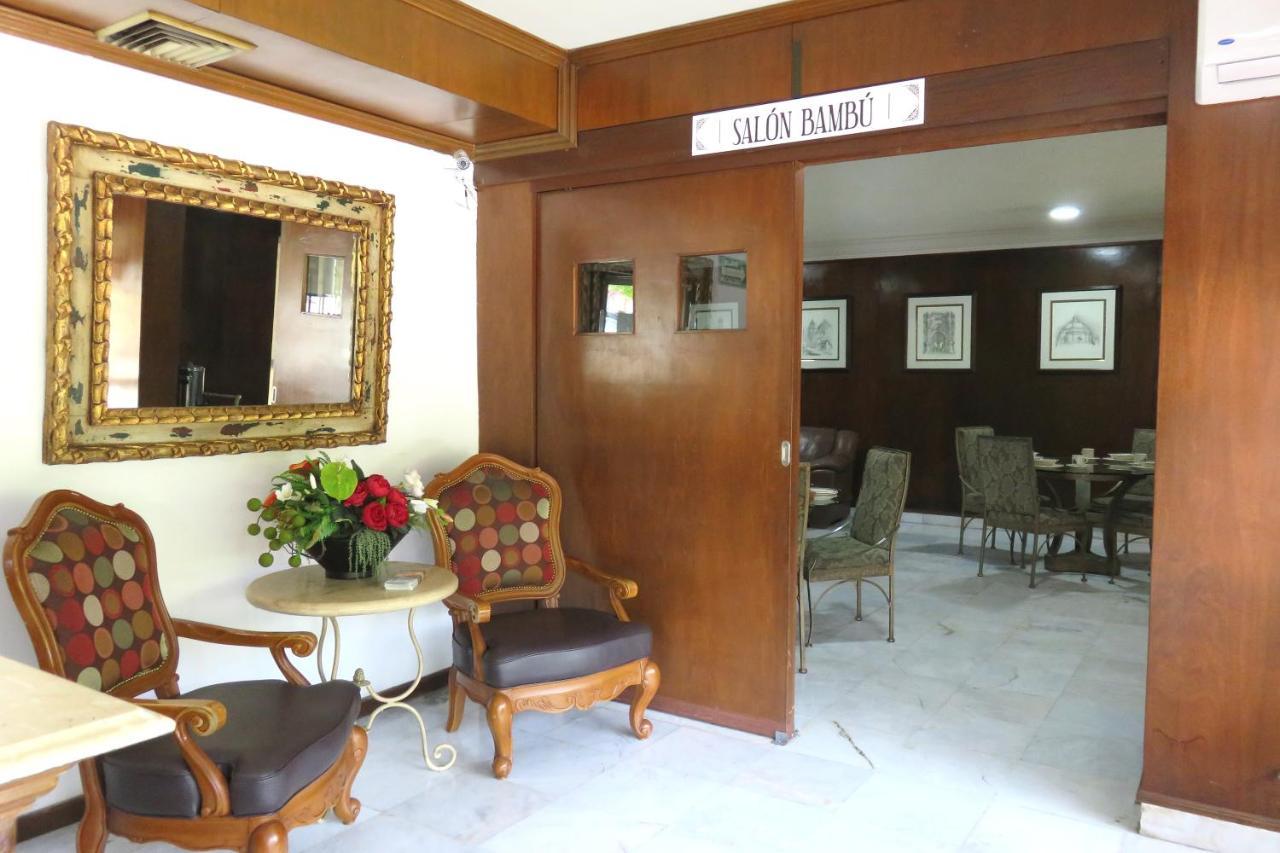 Hotel Huizache Сальтильо Экстерьер фото