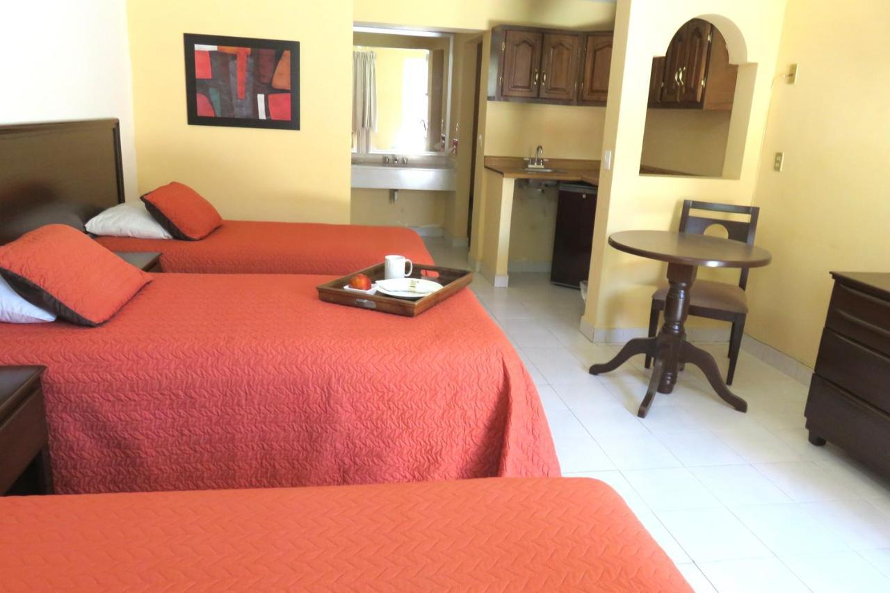 Hotel Huizache Сальтильо Экстерьер фото
